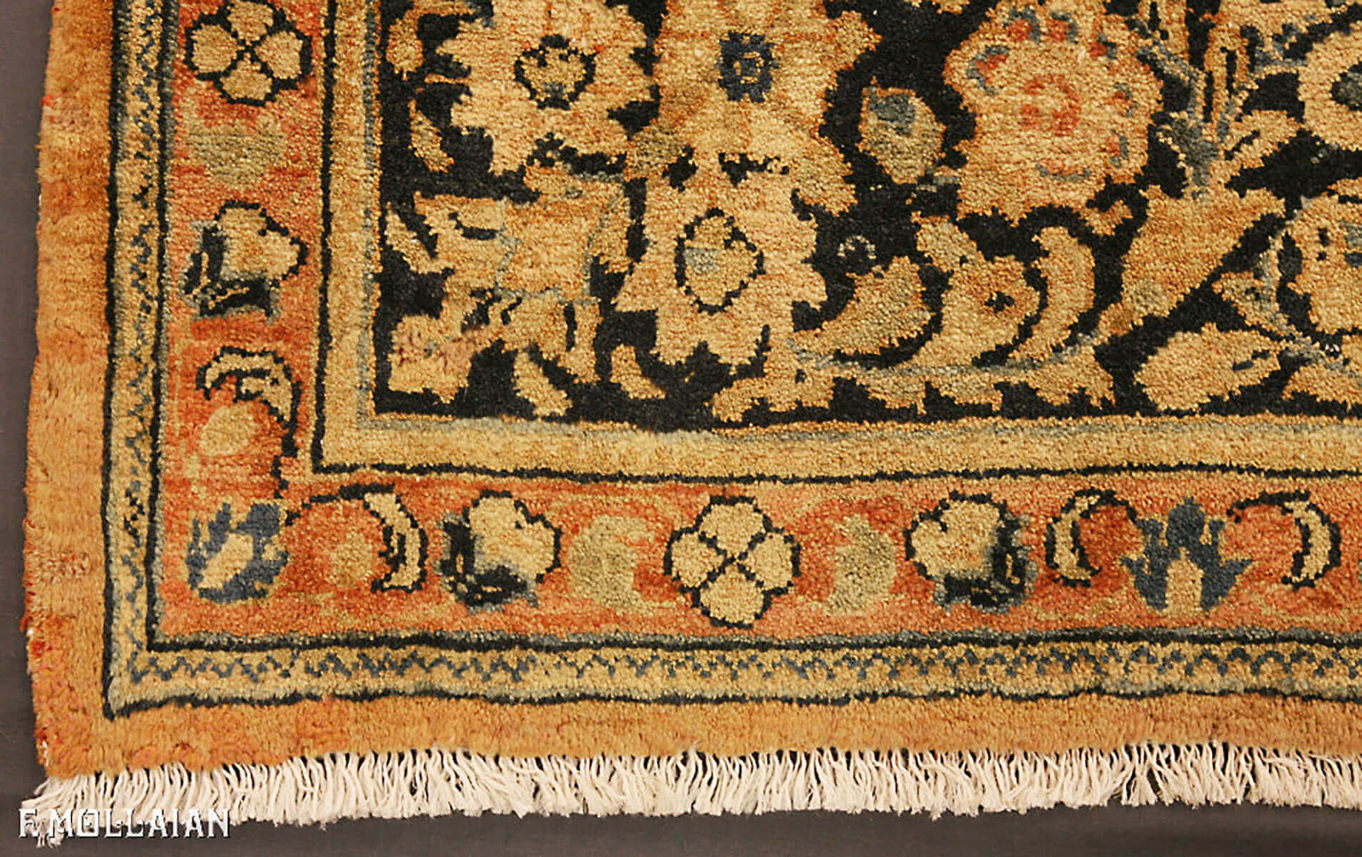 Semi-Antique Persian Saruk Carpet n°:49309672